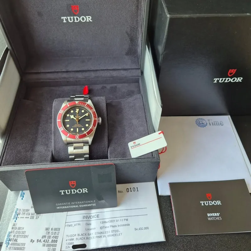 Thumb Heritage Black Bay Red Manufacture / Bracelet