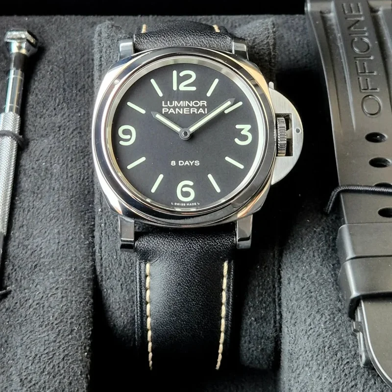 Luminor Base 44 8 Days Stainless Steel / Black