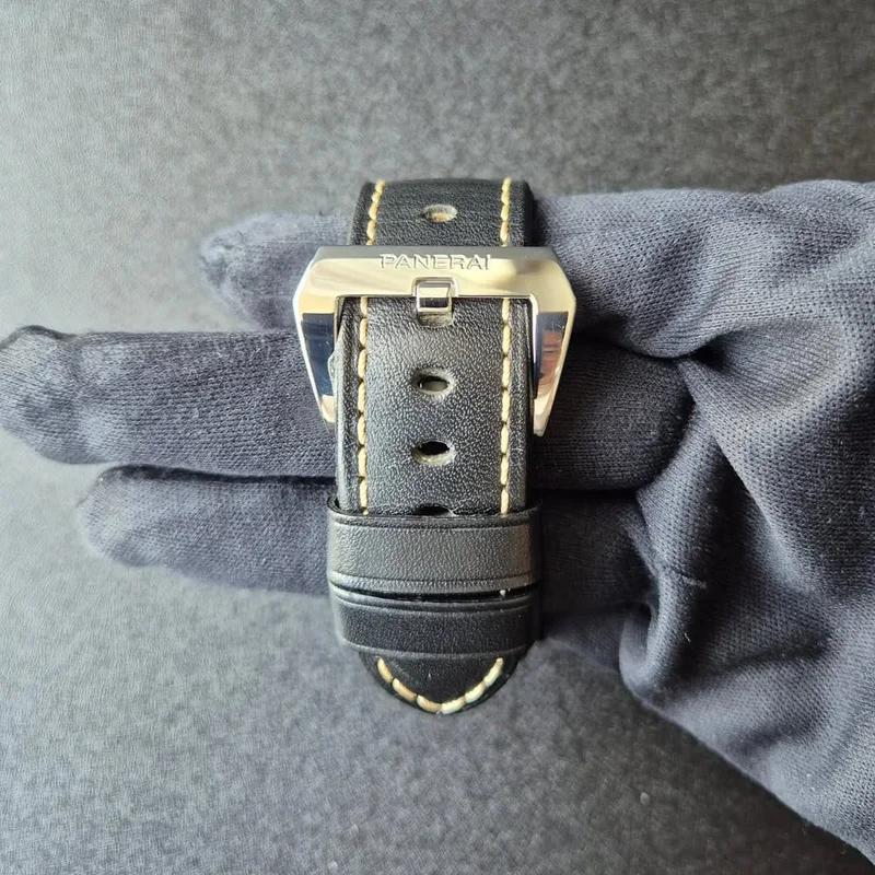 Thumb Luminor Base 44 8 Days Stainless Steel / Black