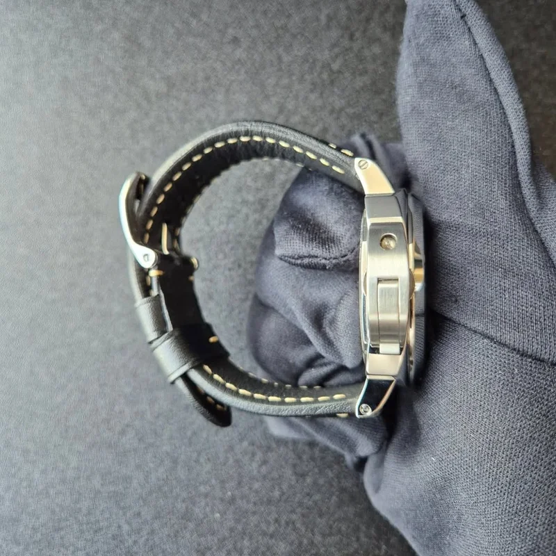 Thumb Luminor Base 44 8 Days Stainless Steel / Black