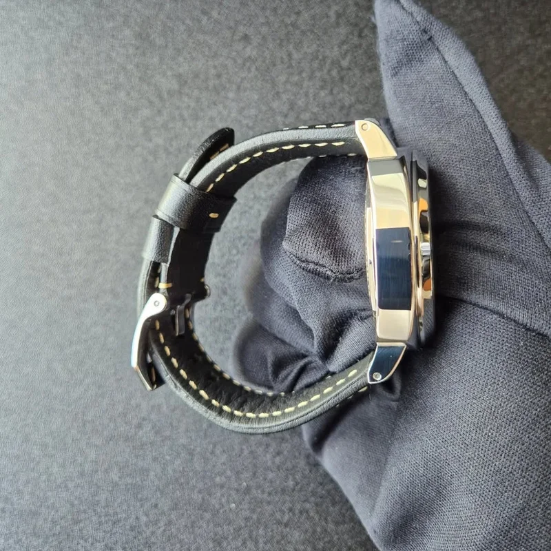 Thumb Luminor Base 44 8 Days Stainless Steel / Black