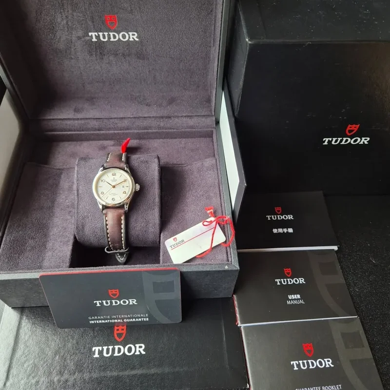 Thumb 1926 28 Stainless Steel / Silver / Strap