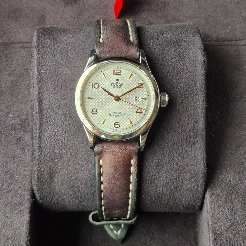 1926 28 Stainless Steel / Silver / Strap