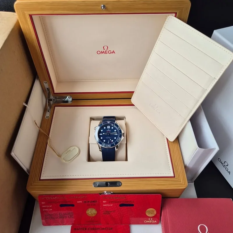 Thumb Seamaster Diver 300M Master Co-Axial 42 Stainless Steel / Blue  / Rubber