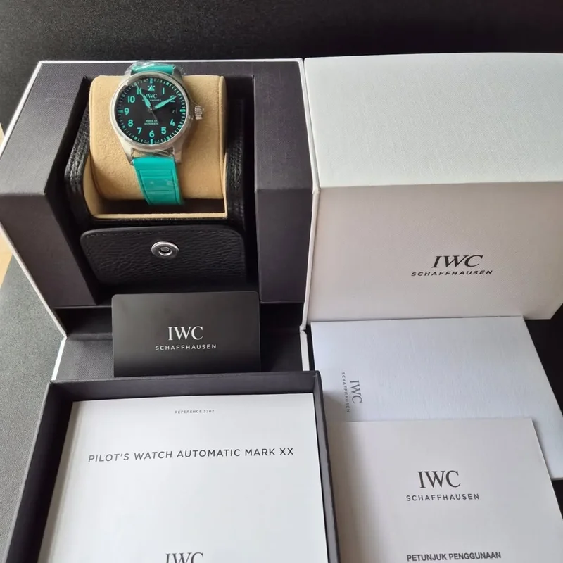 Thumb Pilot's Watch Mark XX Mercedes-AMG PETRONAS Formula One™ Team