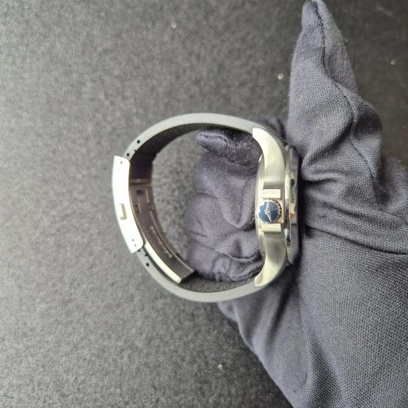 Thumb Conquest V.H.P. GMT 41 Stainless Steel / Black / Rubber