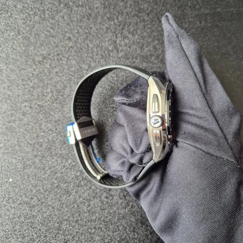 Thumb Connected Calibre E5