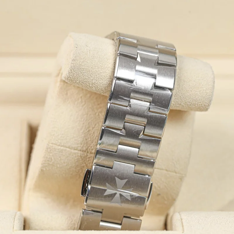 Thumb Overseas Date Stainless Steel / Black