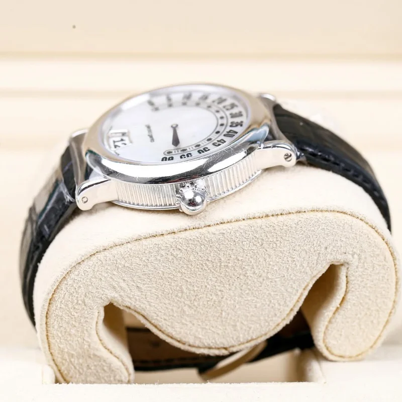 Thumb Retrograde Jumping Hour 18K White Gold