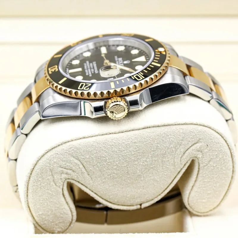 Thumb Submariner Date Rolesor / Black / Cerachrom