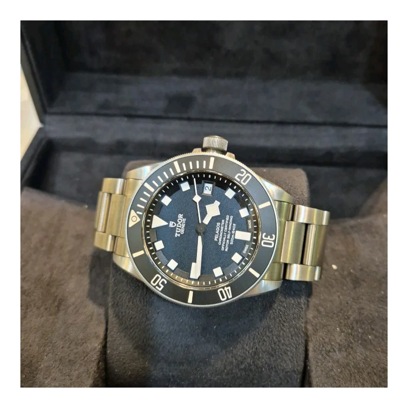 Thumb Pelagos Titanium / Black / Bracelet