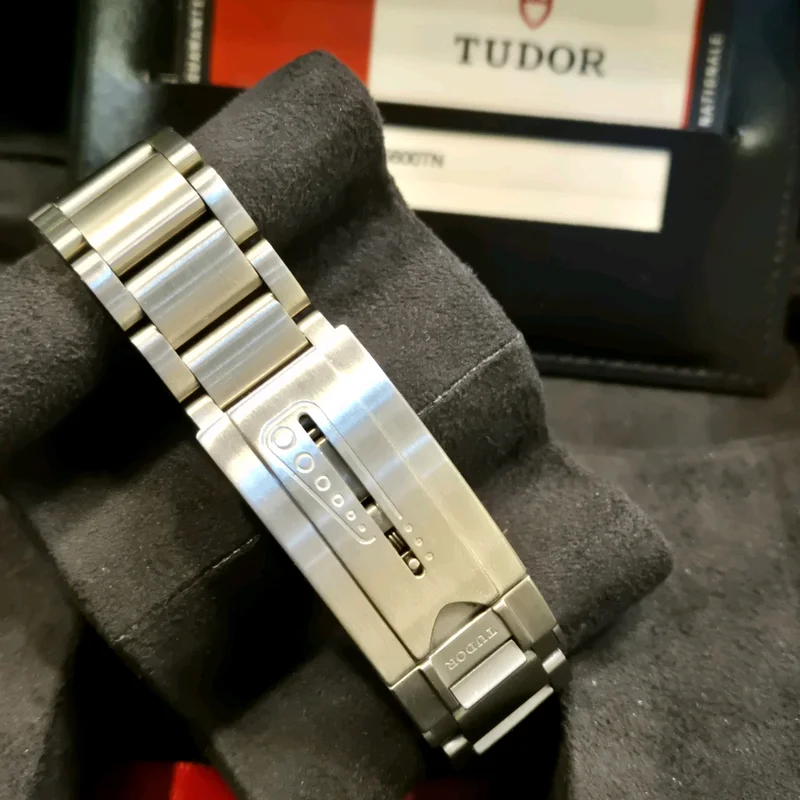 Thumb Pelagos Titanium / Black / Bracelet
