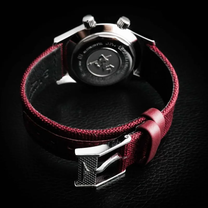 Thumb Legend Diver 36 Stainless Steel / Burgundy / Strap