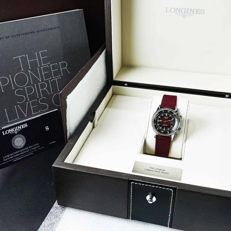 Thumb Legend Diver 36 Stainless Steel / Burgundy / Strap