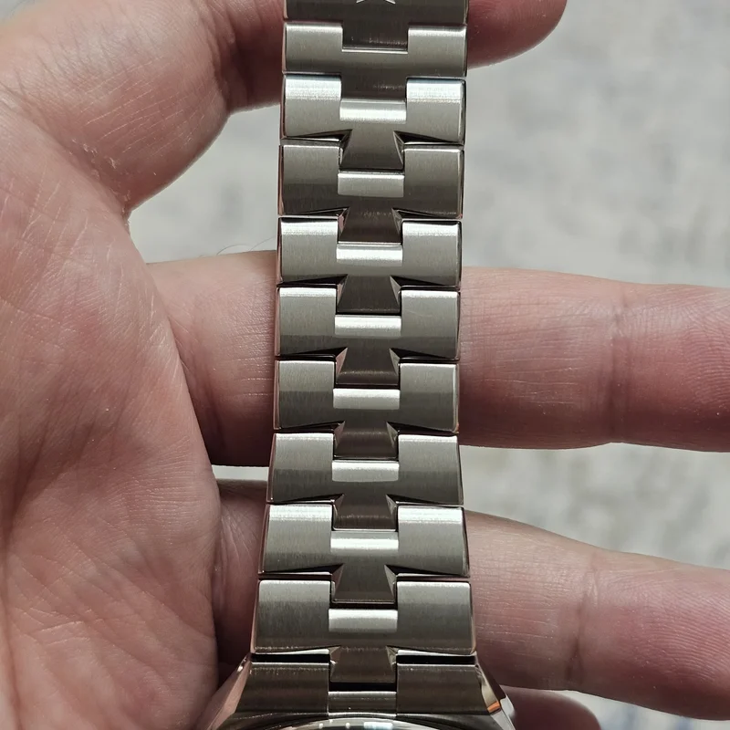 Thumb Overseas Date Zurich Boutique Edition