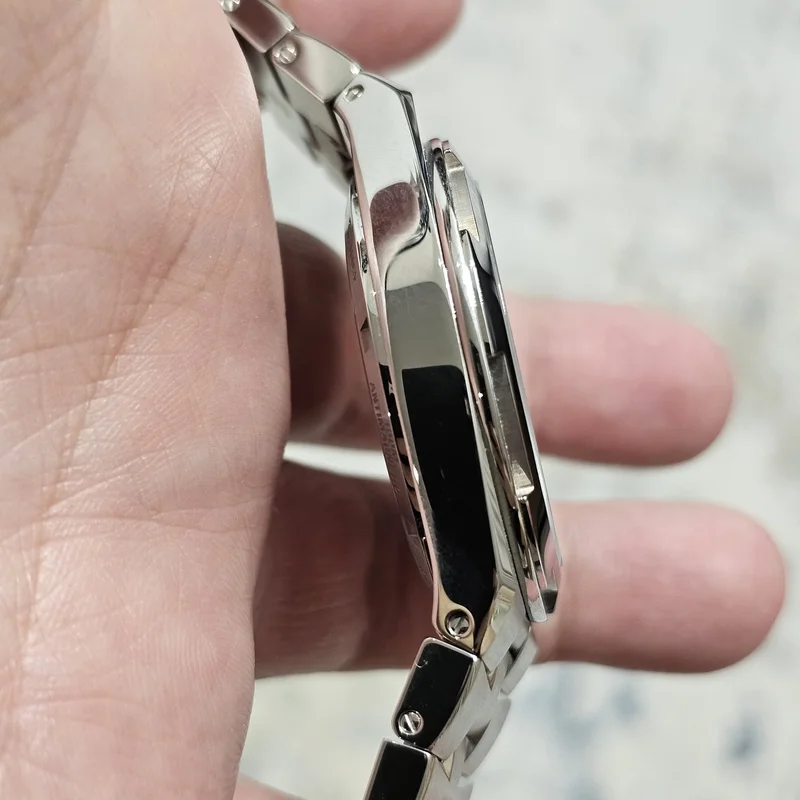 Thumb Overseas Date Zurich Boutique Edition