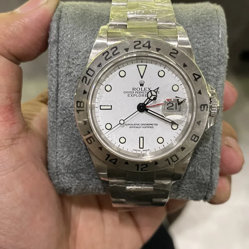 Explorer II Superluminova