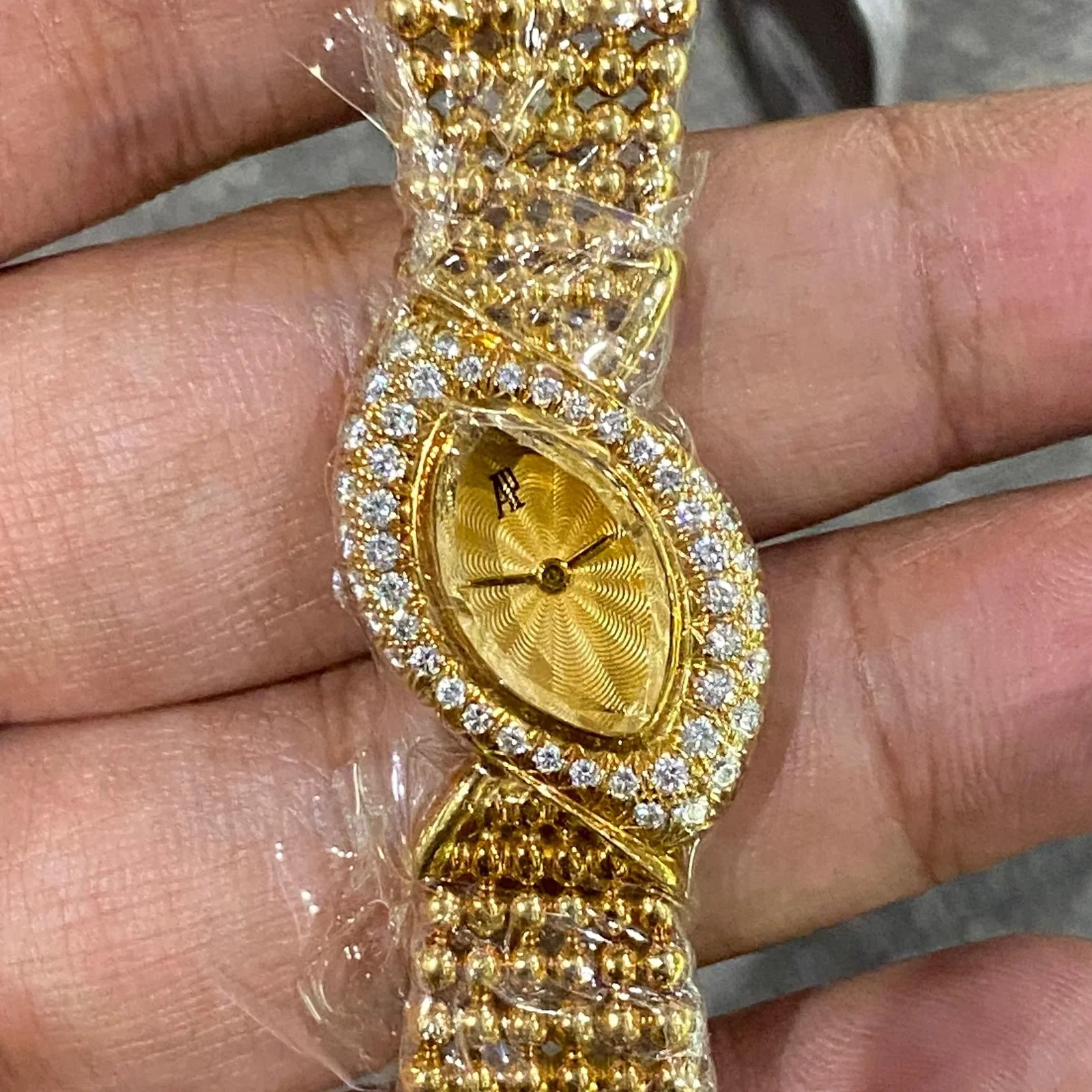 Lady's 18K Yellow Gold Eye Shape Diamond Set Bracelet