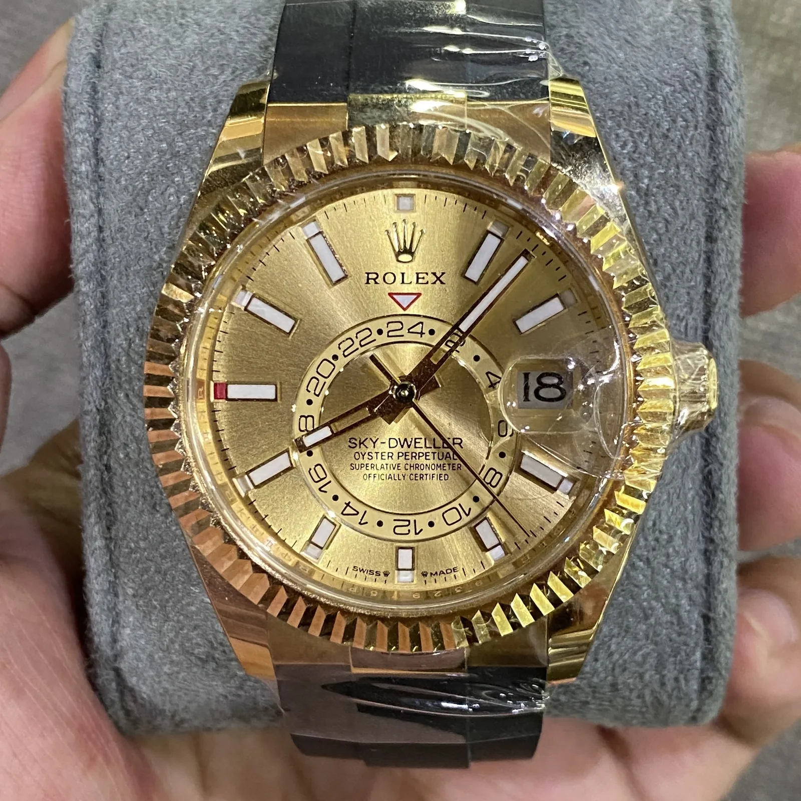 Sky-Dweller Yellow Gold / Champagne / OysterFlex