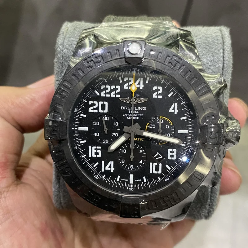 Avenger Hurricane 24H Breitlight / Volcano Black / Military / Pin
