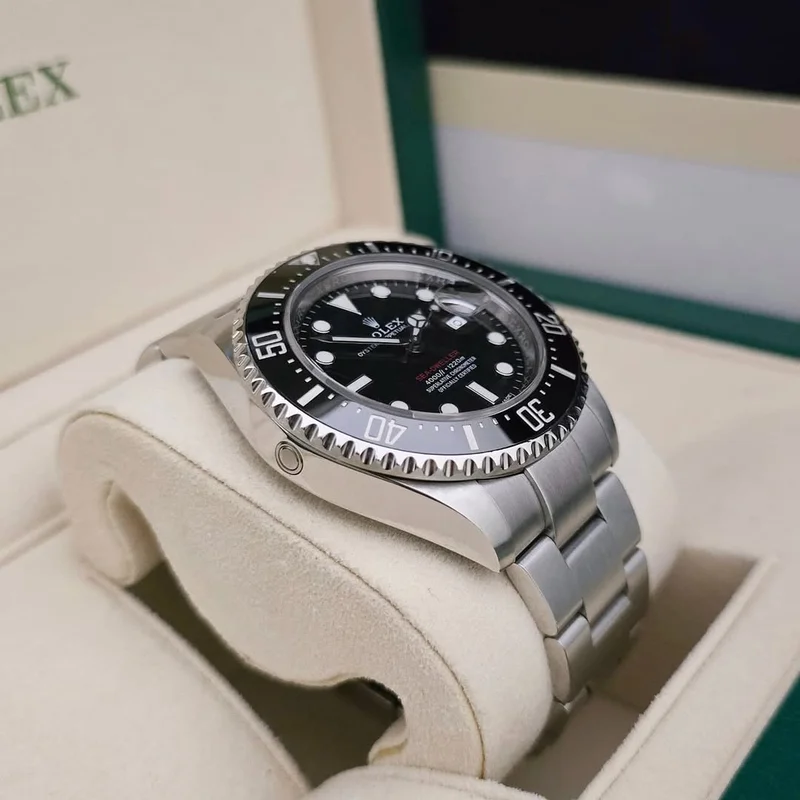 Thumb Sea-Dweller Stainless Steel / Black