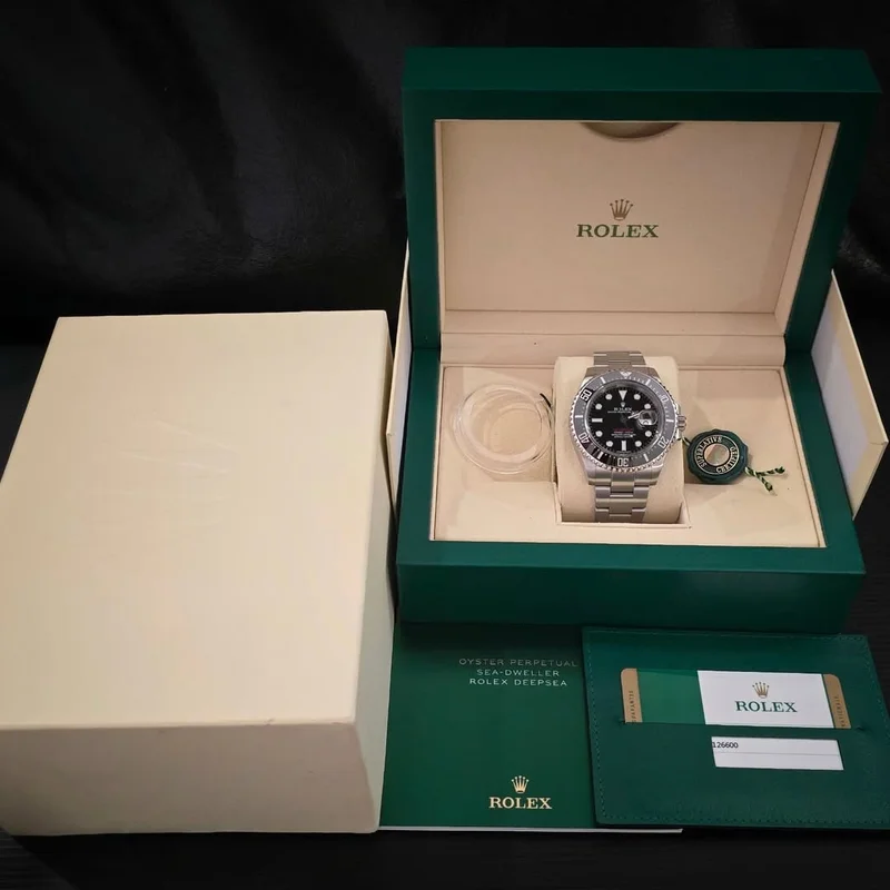 Thumb Sea-Dweller Stainless Steel / Black