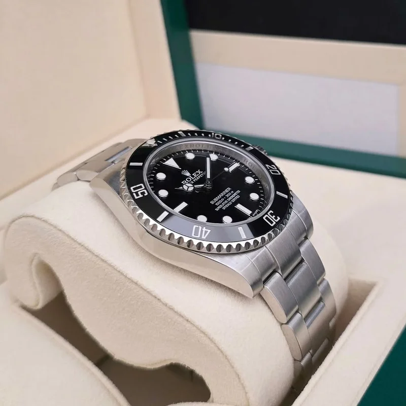 Thumb Submariner No-Date / Stainless Steel / Black / Cerachrom