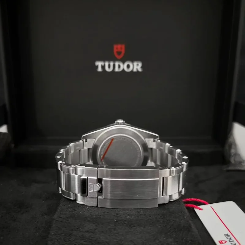 Thumb Black Bay Fifty-Four Stainless Steel / Black / Bracelet