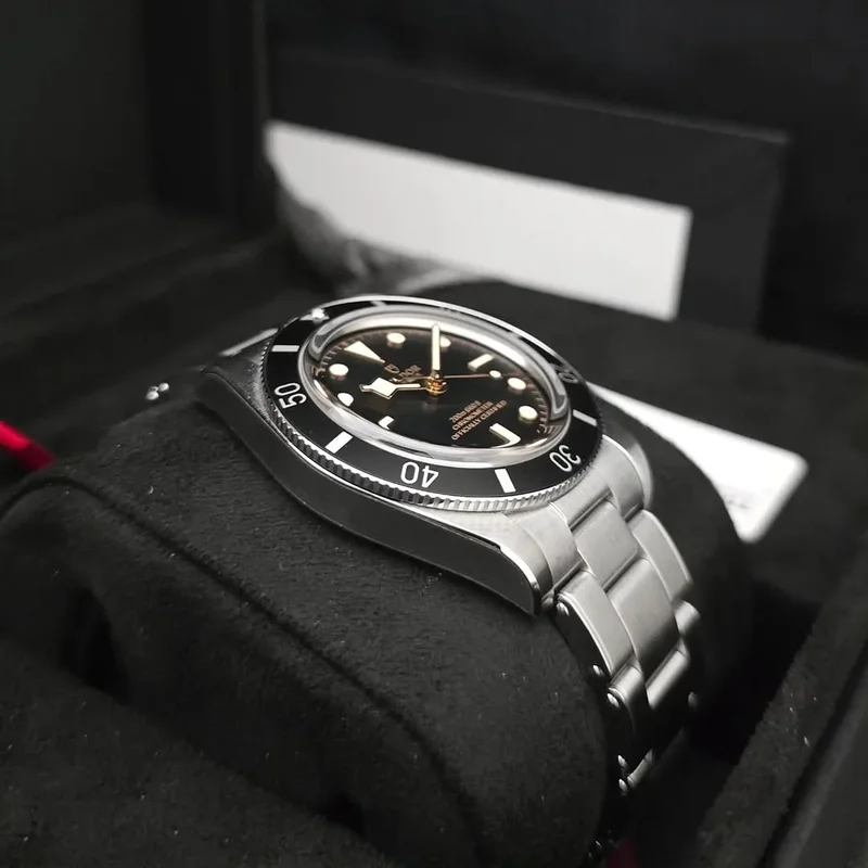 Thumb Black Bay Fifty-Four Stainless Steel / Black / Bracelet