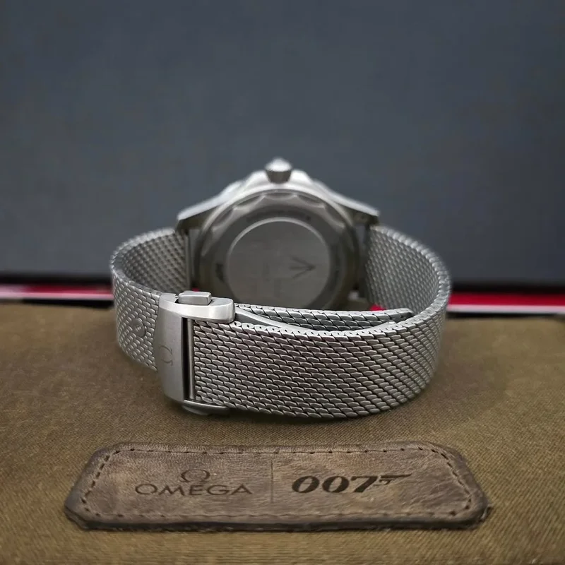 Thumb Seamaster Diver 300M Master Co-Axial 42 James Bond No Time to Die / Bracelet