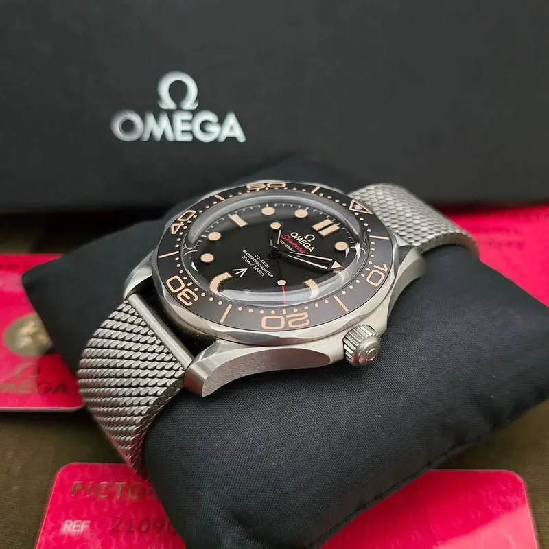 Thumb Seamaster Diver 300M Master Co-Axial 42 James Bond No Time to Die / Bracelet