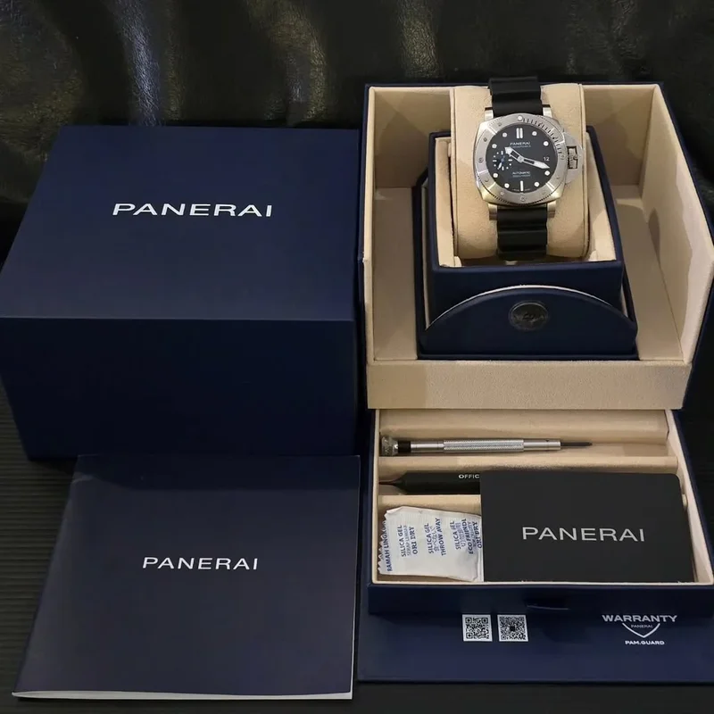 Thumb Luminor Submersible 42 3 Days Automatic Stainless Steel / Black