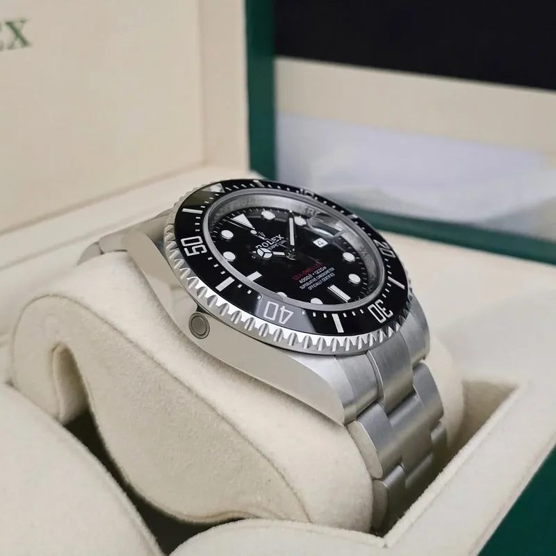 Thumb Sea-Dweller Stainless Steel / Black