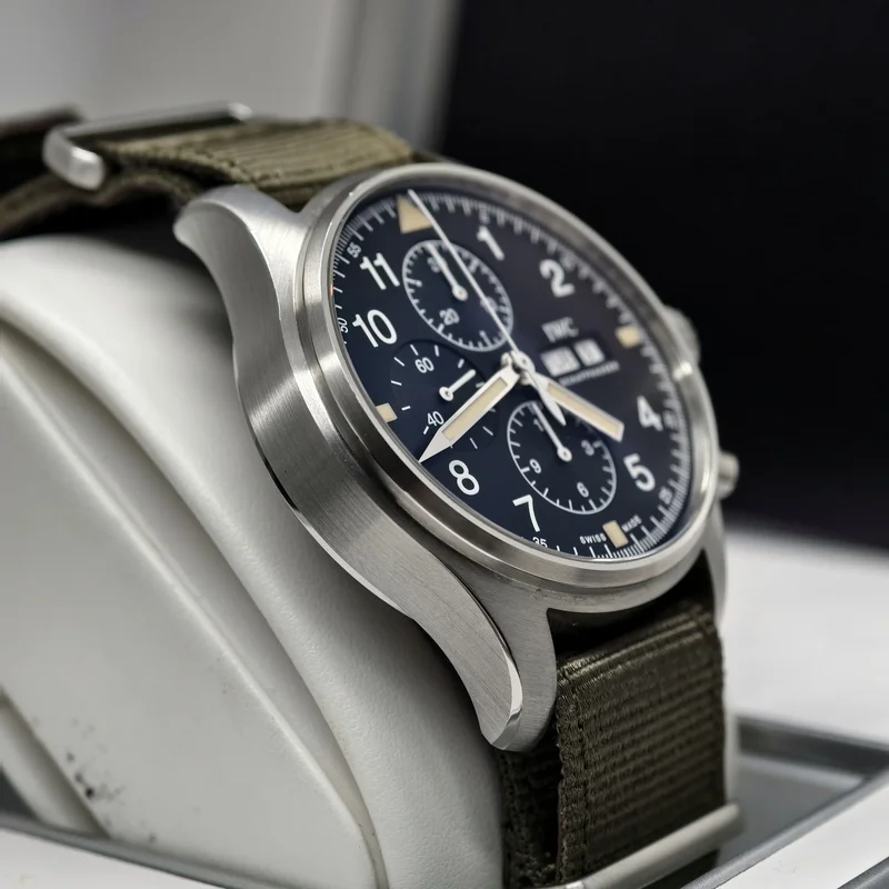 Thumb Pilot's Watch Chronograph Tribute to 3706
