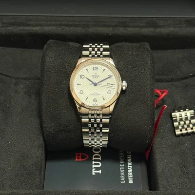 1926 28 Stainless Steel / Opaline