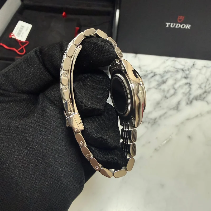 Thumb 1926 28 Stainless Steel / Opaline