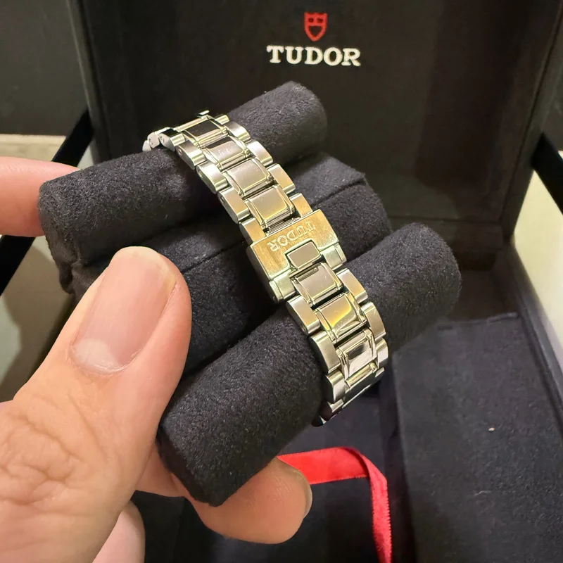 Thumb Style 28 Stainless Steel / Silver / Bracelet